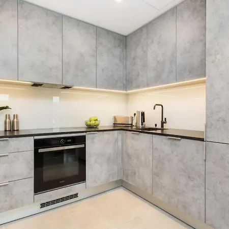 Meerhof Luxury Apartment-free Garage Parking