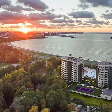 Meerhof Luxury Apartment-free Garage Parking Apartment